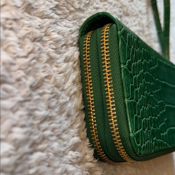 π π A New Day Emerald Green Crocodile-Textured Wallet - Picture 6 of 11